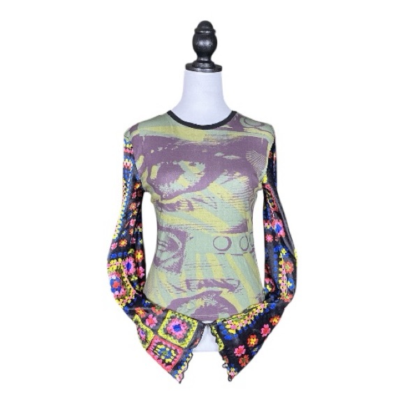 Urban Outfitters Multicolored Abstract Face Print Velvet Bell Sleeve Top Size  M - Picture 2 of 9
